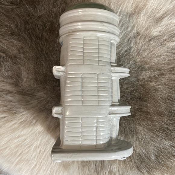 Like New Warner Bros. Harry Potter Gringotts Bank Coin Bank - Picture 5 of 7